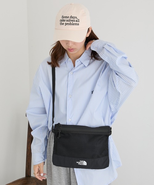THE NORTH FACE(ザノースフェイス)の「【THE NORTH FACE】LINDEN MESH CROSS BAG NN2PR15(ショルダーバッグ・レディース・ブラック/アイボリー・FREE)」の2枚目の写真