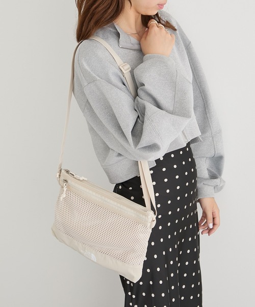 THE NORTH FACE(ザノースフェイス)の「【THE NORTH FACE】LINDEN MESH CROSS BAG NN2PR15(ショルダーバッグ・レディース・ブラック/アイボリー・FREE)」の12枚目の写真