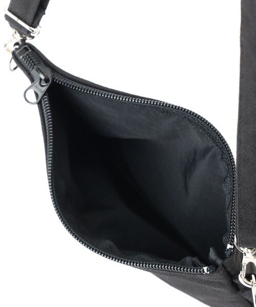 BEAMS JAPAN(ビームス ジャパン)の「【別注】写ルンです 2Way バッグ(ショルダーバッグ・レディース・ブラック/グリーン・ONE SIZE)」の5枚目の写真