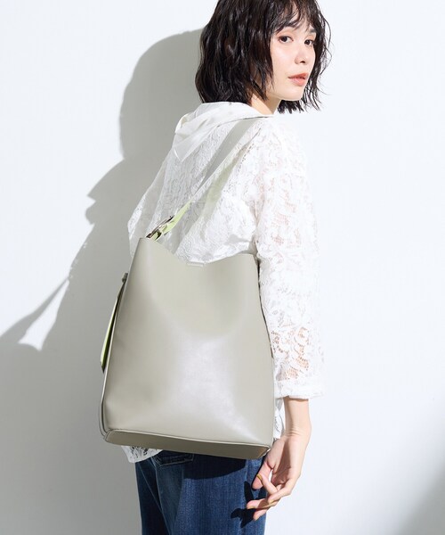 INDIVI(インディヴィ)の「【A4対応/合皮】配色トートバッグ(トートバッグ・レディース・ベージュ系4/ライトグレー系4・00)」の12枚目の写真