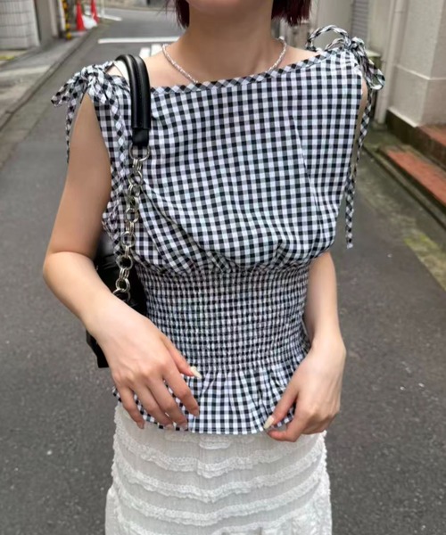 mebole(メボレ)の「shoulder ribbon gingham check blouse(シャツ/ブラウス・レディース・ブラック/ブルー/レッド・FREE)」の4枚目の写真