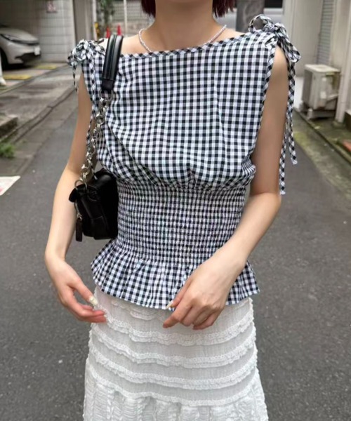 mebole(メボレ)の「shoulder ribbon gingham check blouse(シャツ/ブラウス・レディース・ブラック/ブルー/レッド・FREE)」の5枚目の写真