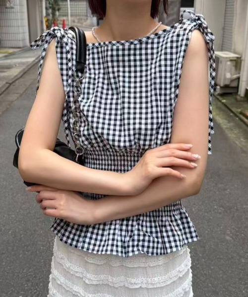 mebole(メボレ)の「shoulder ribbon gingham check blouse(シャツ/ブラウス・レディース・ブラック/ブルー/レッド・FREE)」の11枚目の写真