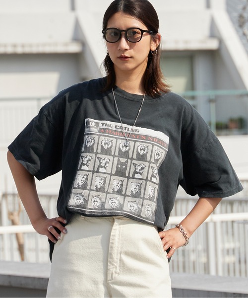 REMI RELIEF(レミレリーフ)の「REMI RELIEF/レミレリーフ HARS SP加工20/-天竺BIGサイズT(A HARD CAT'S NIGHT) ヴィンテージ コットンTシャツ メンズ 2026年 夏 夏服(Tシャツ/カットソー・メンズ・ホワイト/ブラック/ワインレッド・M/L)」の3枚目の写真