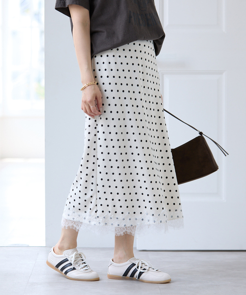 U by SPICK&SPAN（ユーバイスピックアンドスパン）の「《 / 追加》ドットレーススカート（スカート・レディース・White/ブラック・FREE）」の2枚目の写真
