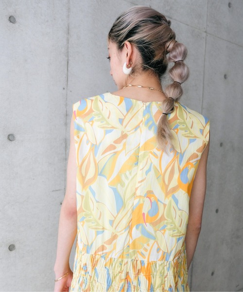 DOLLUPOOPS(ドールアップウップス)の「Botanical Bird Shirring Dress(ボタニカルバードシャーリングワンピース)(ワンピース・レディース・ブルー/イエロー・FREE)」の5枚目の写真