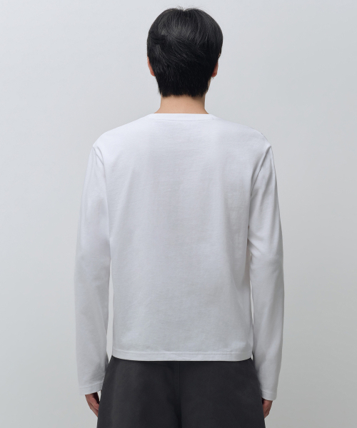 MUSINSA STANDARD（ムシンサスタンダード）の「レギュラーロングスリーブクロップTシャツ[ホワイト]（Tシャツ/カットソー・メンズ・その他・SMALL/MEDIUM/LARGE/X-LARGE/2XL/3XL）」の4枚目の写真