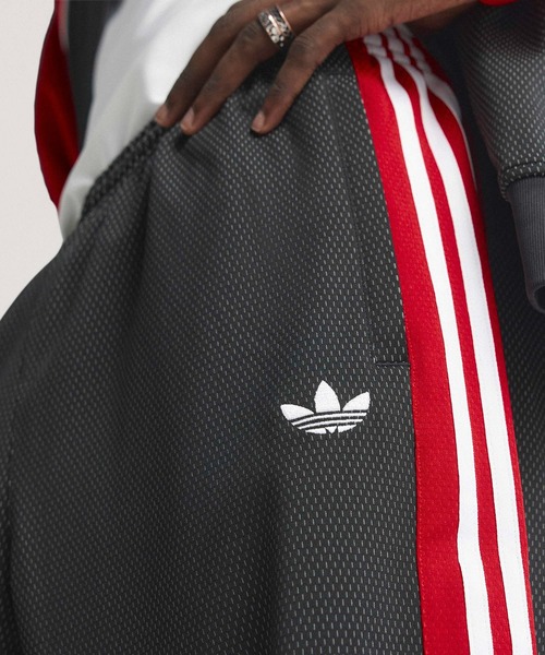 adidas（アディダス）の「ルーズ メッシュ トラックパンツ / LOOSE MESH TRACKPANTS / アディダスオリジナルス adidas Originals（スウェットパンツ・メンズ・ブラック・MEDIUM/LARGE/3XL/XX-LARGE/X-LARGE/X-SMALL/SMALL）」の6枚目の写真