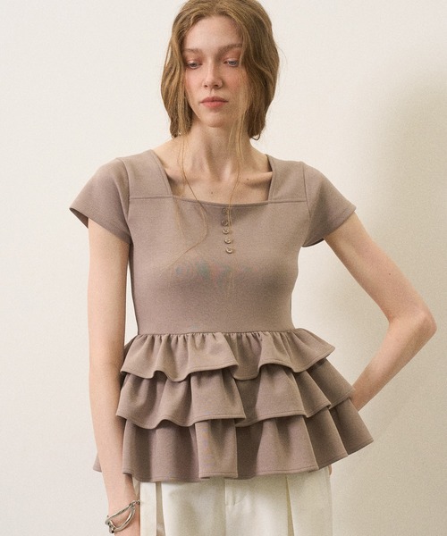 MIELI INVARIANT(ミエリインヴァリアント)の「Square Cut Peplum Tops(Tシャツ/カットソー・レディース・ホワイト/ブラック/ピンクベージュ・FREE)」の3枚目の写真