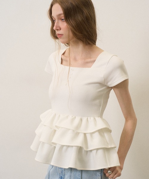 MIELI INVARIANT(ミエリインヴァリアント)の「Square Cut Peplum Tops(Tシャツ/カットソー・レディース・ホワイト/ブラック/ピンクベージュ・FREE)」の1枚目の写真