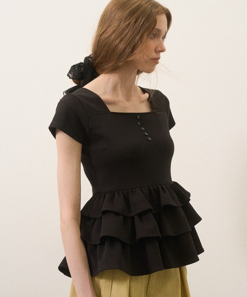 MIELI INVARIANT(ミエリインヴァリアント)の「Square Cut Peplum Tops(Tシャツ/カットソー・レディース・ホワイト/ブラック/ピンクベージュ・FREE)」の2枚目の写真