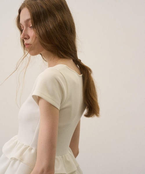 MIELI INVARIANT(ミエリインヴァリアント)の「Square Cut Peplum Tops(Tシャツ/カットソー・レディース・ホワイト/ブラック/ピンクベージュ・FREE)」の6枚目の写真