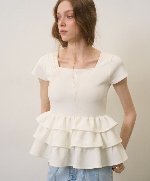 MIELI INVARIANT(ミエリインヴァリアント)の「Square Cut Peplum Tops(Tシャツ/カットソー・レディース・ホワイト/ブラック/ピンクベージュ・FREE)」の4枚目の写真