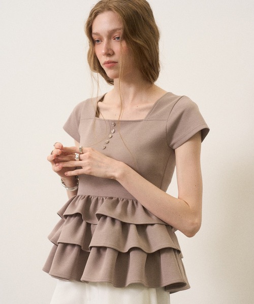 MIELI INVARIANT(ミエリインヴァリアント)の「Square Cut Peplum Tops(Tシャツ/カットソー・レディース・ホワイト/ブラック/ピンクベージュ・FREE)」の13枚目の写真