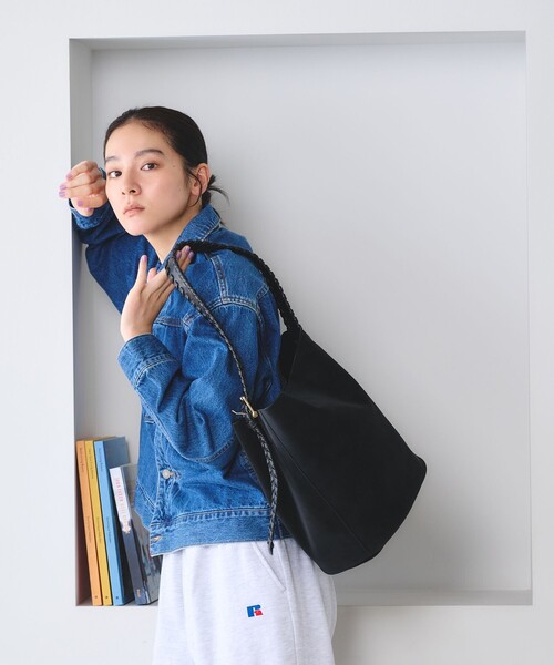 BEAUTY&YOUTH UNITED ARROWS(ビューティーアンドユースユナイテッドアローズ)の「レザーライク カガリハンドル ショルダーバッグ(ショルダーバッグ・レディース・モカ/ブラック・FREE)」の5枚目の写真