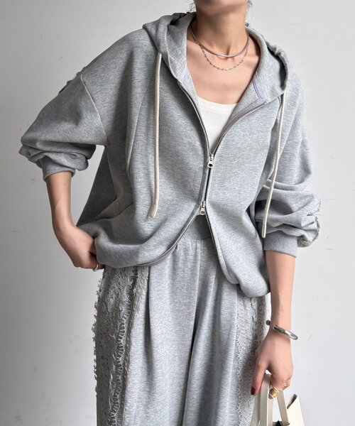 DouDou(ドゥドゥ)の「【WEB限定/セットアップ可能】ポンチレースパーカー(Tシャツ/カットソー・レディース・グレー/ブラック/オフホワイト・FREE)」の3枚目の写真