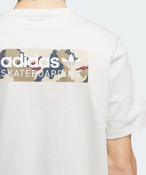 adidas（アディダス）の「SKATEBOARDING CAMO LOGO TEE / アディダスオリジナルス adidas Originals（Tシャツ/カットソー・メンズ・グレー・MEDIUM/SMALL/X-SMALL/3XL/LARGE/X-LARGE）」の6枚目の写真