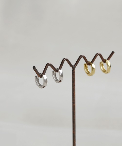 colleca la（コレカラ）の「[silver925]ダイヤカットミニフープピアス〈金属アレルギー対応〉（ピアス（両耳用）・レディース・ゴールド/シルバー・FREE）」の6枚目の写真