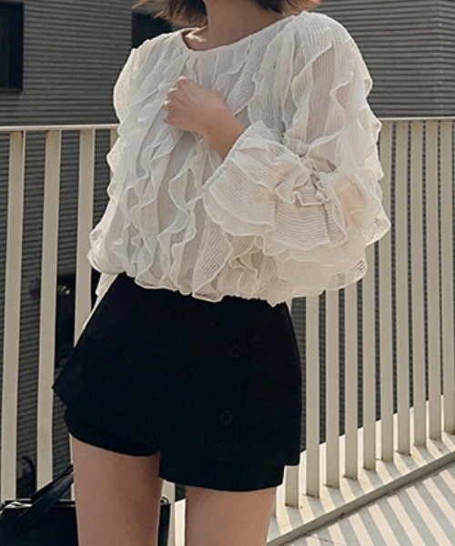 FLINEA(フリネア)の「クルーネックフリル長袖トップス(Tシャツ/カットソー・レディース・ホワイト/ブラック/ライトブラウン・FREE)」の6枚目の写真