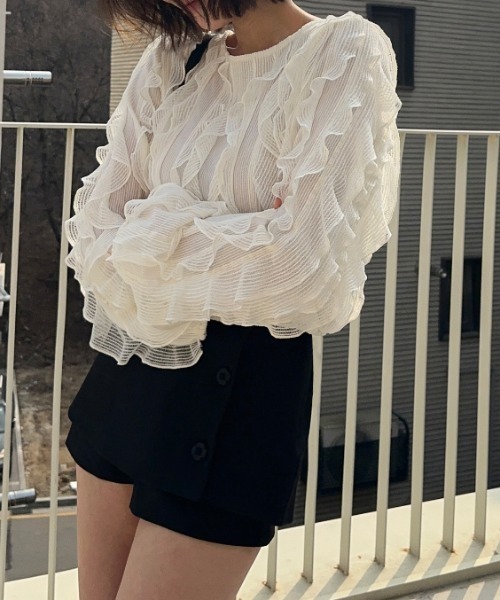 FLINEA(フリネア)の「クルーネックフリル長袖トップス(Tシャツ/カットソー・レディース・ホワイト/ブラック/ライトブラウン・FREE)」の8枚目の写真