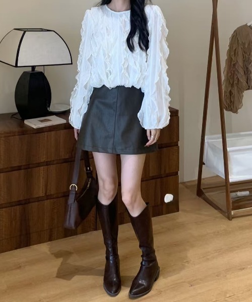 FLINEA(フリネア)の「クルーネックフリル長袖トップス(Tシャツ/カットソー・レディース・ホワイト/ブラック/ライトブラウン・FREE)」の21枚目の写真