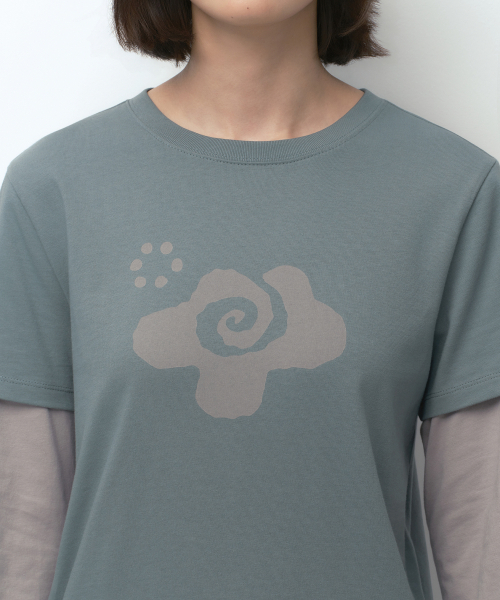 MUSINSA STANDARD WOMAN（ムシンサスタンダードウーマン）の「[オヘシオコラボ] レイヤード長袖Tシャツ [ミントグレー]（Tシャツ/カットソー・レディース・その他・SMALL/MEDIUM/LARGE）」の5枚目の写真