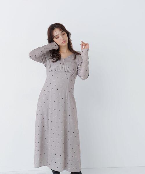 NATURAL BEAUTY BASIC(ナチュラルビューティーベーシック)の「ドットプリントワンピース(ワンピース・レディース・ベージュ系その他/ブルー系その他2・MEDIUM/SMALL)」の3枚目の写真
