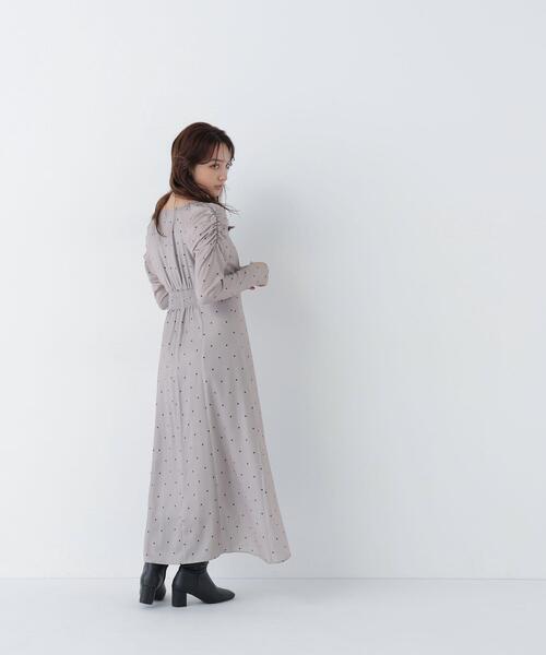 NATURAL BEAUTY BASIC(ナチュラルビューティーベーシック)の「ドットプリントワンピース(ワンピース・レディース・ベージュ系その他/ブルー系その他2・MEDIUM/SMALL)」の4枚目の写真