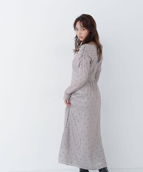 NATURAL BEAUTY BASIC(ナチュラルビューティーベーシック)の「ドットプリントワンピース(ワンピース・レディース・ベージュ系その他/ブルー系その他2・MEDIUM/SMALL)」の7枚目の写真