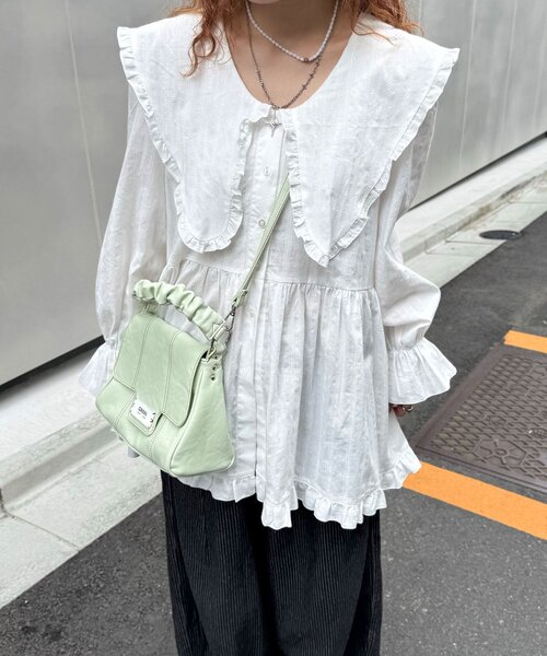 CIAOPANIC（チャオパニック）の「2サイズBIGカラーVネックブラウス/チュニック（シャツ/ブラウス・レディース・ブラック系その他/ブラウン系その他/ホワイト/ブラック/ホワイト系その他/ブラウン・1/0）」の2枚目の写真