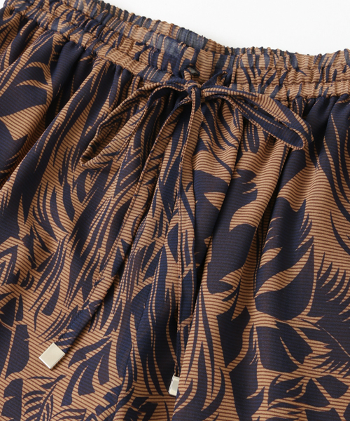 URBAN RESEARCH(アーバンリサーチ)の「 UR リーフプリントギャザーパンツ(その他パンツ・レディース・グリーン系その他/オレンジ系その他・FREE)」の13枚目の写真