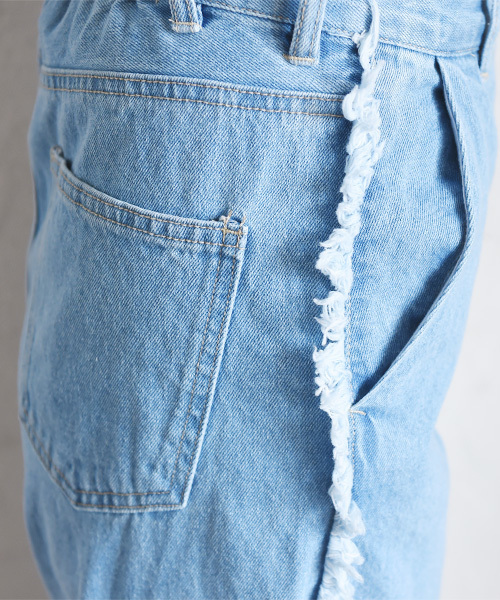 Luz Llena（ラズレナ）の「[綿100%]サイドフリンジ・ワイドデニムパンツ（デニムパンツ・レディース・サックスブルー/ブルー・MEDIUM）」の4枚目の写真