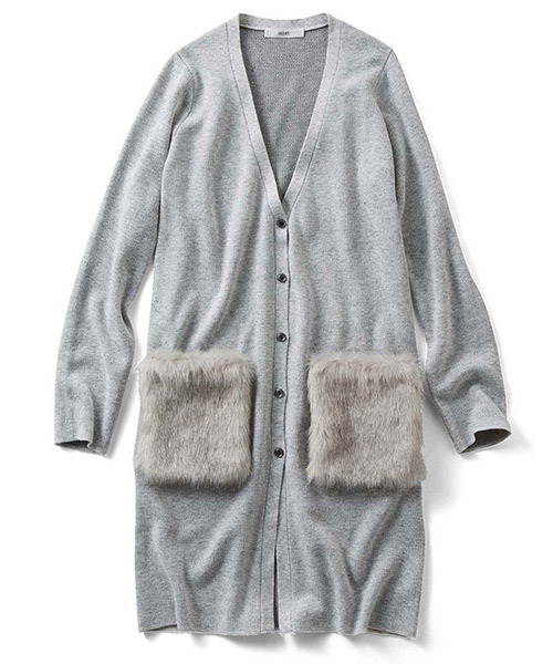 IEDIT（イディット）の「ＩＥＤＩＴ　エコファーポケットでぐっとリッチなムード漂う　軽やか仕立てのロングカーディガン（カーディガン/ボレロ・レディース・キャメル/グレー・LARGE/MEDIUM/SMALL/X-LARGE/XX-LARGE）」の2枚目の写真