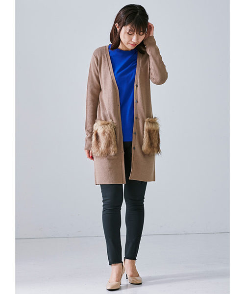 IEDIT（イディット）の「ＩＥＤＩＴ　エコファーポケットでぐっとリッチなムード漂う　軽やか仕立てのロングカーディガン（カーディガン/ボレロ・レディース・キャメル/グレー・LARGE/MEDIUM/SMALL/X-LARGE/XX-LARGE）」の4枚目の写真