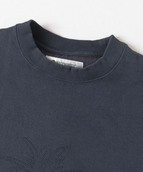 URBAN RESEARCH Sonny Label(アーバンリサーチサニーレーベル)の「MAGIC NUMBER×Sonny Label Over Dye Stitch Sweat(スウェット・メンズ・ネイビー/グレー・MEDIUM/LARGE)」の3枚目の写真