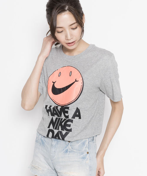 NIKE（ナイキ）の「【NIKE】コットン100%スマイルプリントカラフルT