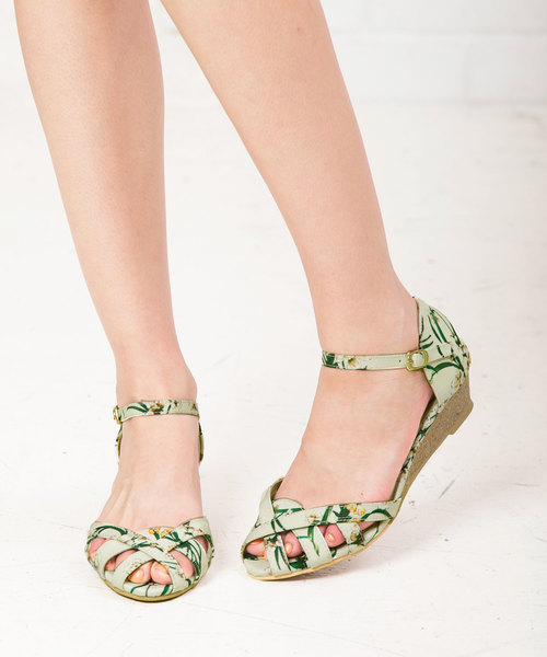 KOBE LETTUCE(コウベレタス)の「カッティングベルトパンプス(パンプス・レディース・ベージュ/キャメル/ブラック/イエロー系その他/ブルー系その他/パイソン・L/LL/M/S)」の5枚目の写真