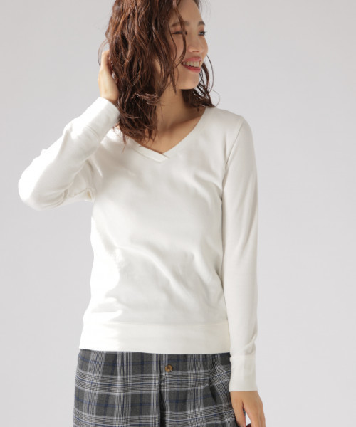 BAYFLOW(ベイフロー)の「ストレッチスムースVネック L/S Tシャツ(Tシャツ/カットソー・レディース・ブラック/グレー/その他2/オフホワイト/その他1/その他3・SMALL/MEDIUM/LARGE)」の2枚目の写真