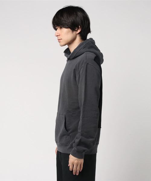 RtA（アールティーエー）の「RtA(アールティーエー) PATCH HOODIE（パーカー・メンズ・ブラック・MEDIUM/SMALL）」の2枚目の写真
