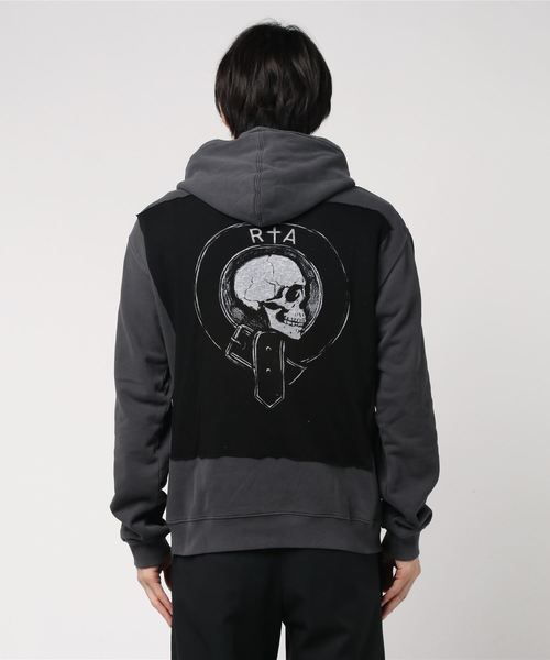 RtA（アールティーエー）の「RtA(アールティーエー) PATCH HOODIE（パーカー・メンズ・ブラック・MEDIUM/SMALL）」の3枚目の写真