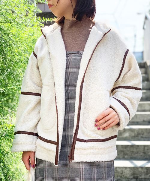 STYLEBLOCK（スタイルブロック）の「ボアパイピングフードジャケット（ブルゾン・レディース・チャコールグレー/アイボリー/モカ/ブラウン・M）」の2枚目の写真