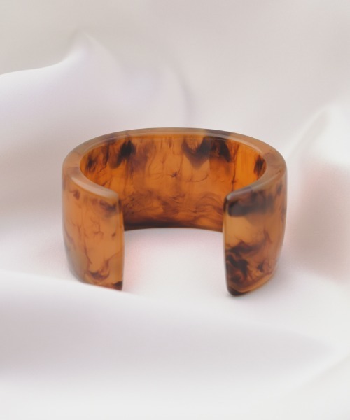 Ciki(シキ)の「マーブルワイドバングル / クリアボリュームバングル(バングル/リストバンド・レディース・ベージュ/ブラウン/クリア・FREE)」の14枚目の写真