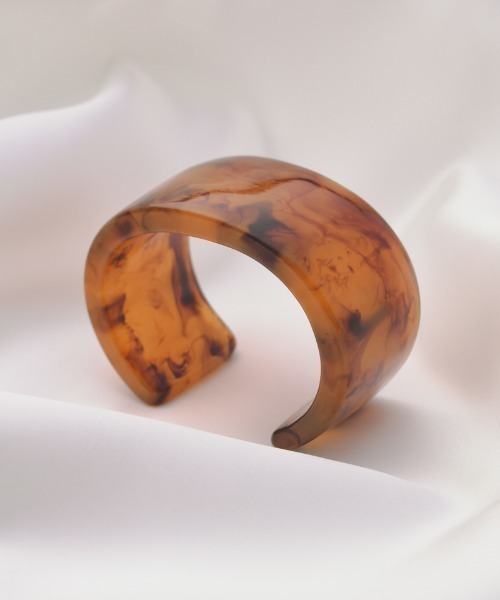 Ciki(シキ)の「マーブルワイドバングル / クリアボリュームバングル(バングル/リストバンド・レディース・ベージュ/ブラウン/クリア・FREE)」の13枚目の写真