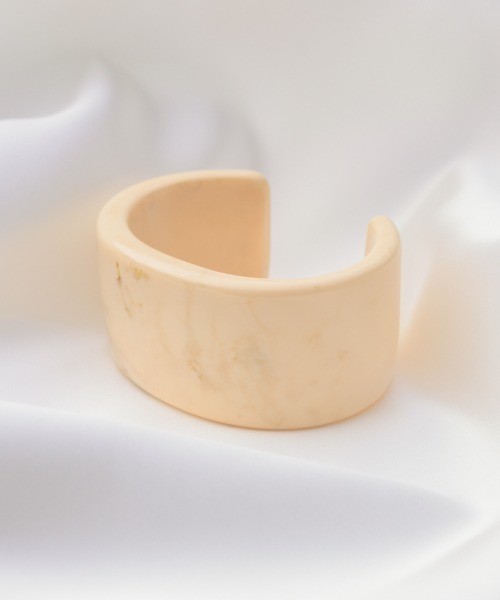 Ciki(シキ)の「マーブルワイドバングル / クリアボリュームバングル(バングル/リストバンド・レディース・ベージュ/ブラウン/クリア・FREE)」の17枚目の写真