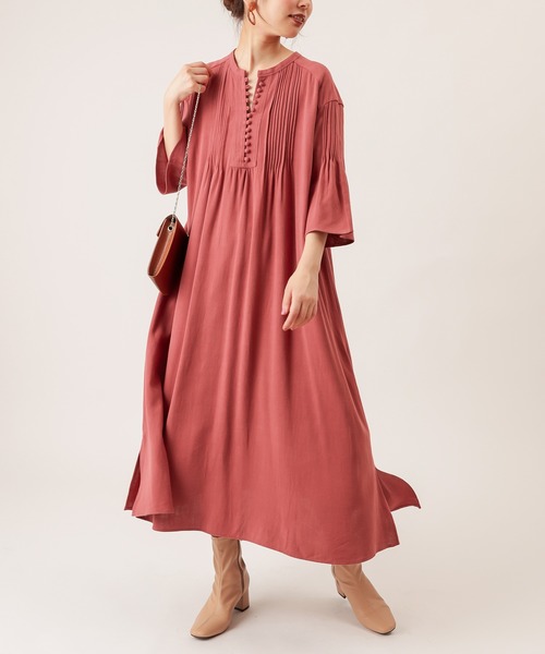 natural couture(ナチュラルクチュール)の「ピンタックカフタンワンピース(ワンピース・レディース・ブラック/ベージュ/レンガ・FREE)」の10枚目の写真