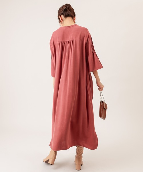 natural couture(ナチュラルクチュール)の「ピンタックカフタンワンピース(ワンピース・レディース・ブラック/ベージュ/レンガ・FREE)」の12枚目の写真