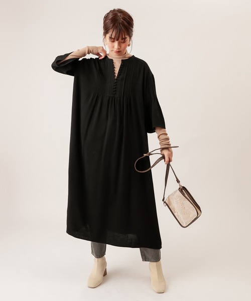 natural couture(ナチュラルクチュール)の「ピンタックカフタンワンピース(ワンピース・レディース・ブラック/ベージュ/レンガ・FREE)」の4枚目の写真
