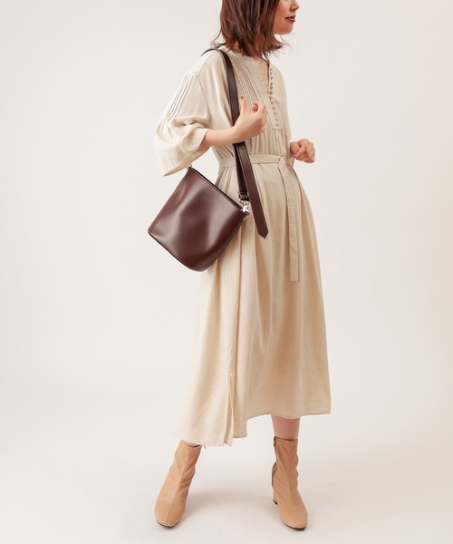 natural couture(ナチュラルクチュール)の「ピンタックカフタンワンピース(ワンピース・レディース・ブラック/ベージュ/レンガ・FREE)」の7枚目の写真