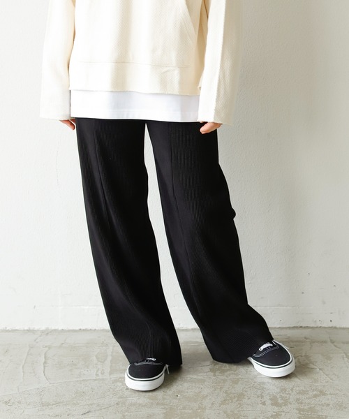 Auntie Rosa Holiday（アンティローザホリデー）の「スムースミニプリーツパンツ（その他パンツ・レディース・ブラック/カーキ/ブルー/モカ/ナチュラル・SMALL/MEDIUM）」の2枚目の写真