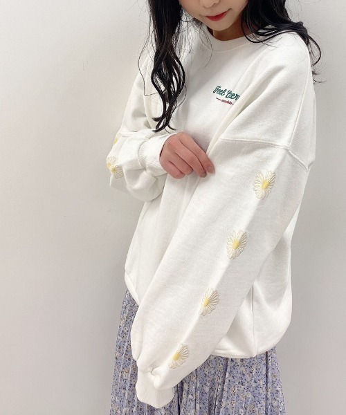 one after another NICE CLAUP（ワンアフターアナザーナイスクラップ）の「アソートプリントスウェット（Tシャツ/カットソー・レディース・グレー/オフホワイト/サックスブルー/ピンク/ホワイト系その他/ライトピンク/ホワイト系その他2・FREE）」の4枚目の写真